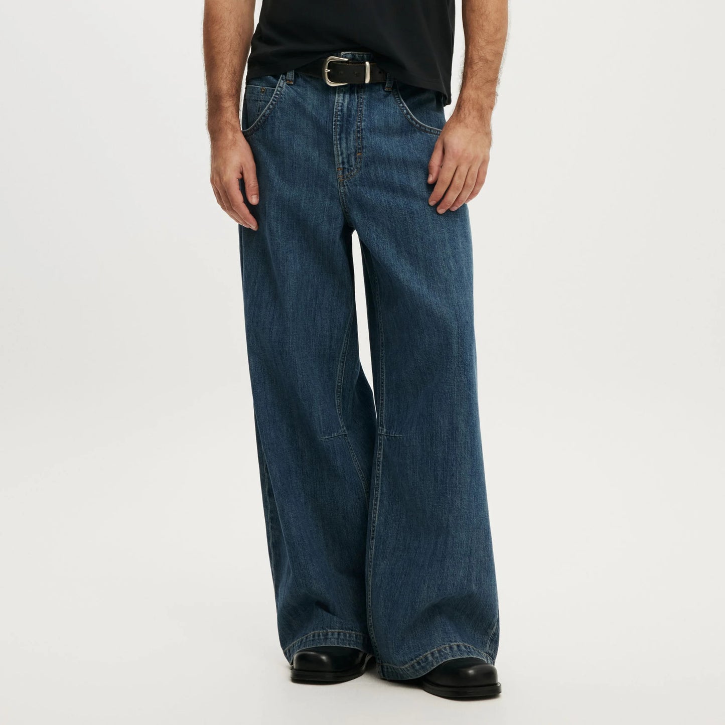 Wide-Leg Dark Blue Denim Jeans with Flap Back Pockets
